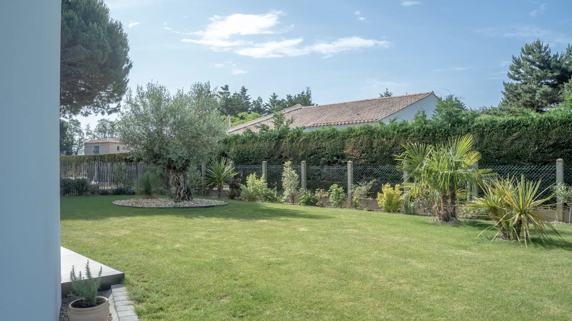 Realisation-arome-paysage-tonte-taille-de-haies (1)